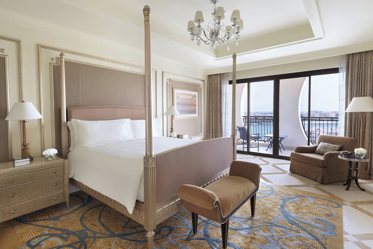 Royal Suite, Balcony (Club lounge access) | Cadar kapas Mesir, peralatan tempat tidur premium, gebar bulu kapas 