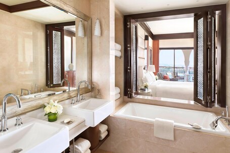 The Ritz Carlton Abu Dhabi, Grand Canal - Image 95
