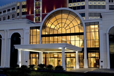 The Ritz Carlton Abu Dhabi, Grand Canal - Image 10