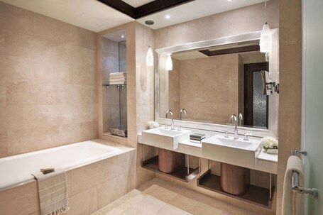 The Ritz Carlton Abu Dhabi, Grand Canal - Image 97