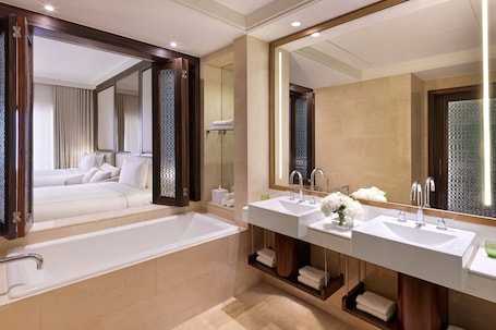 The Ritz Carlton Abu Dhabi, Grand Canal - Image 100