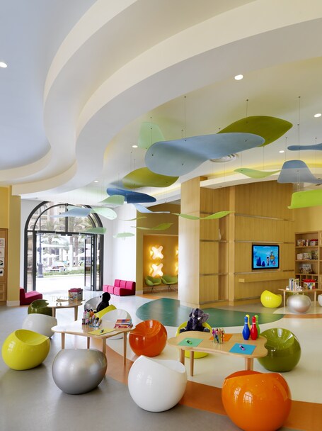 The Ritz Carlton Abu Dhabi, Grand Canal - Image 4