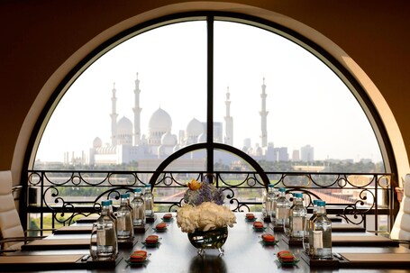 The Ritz Carlton Abu Dhabi, Grand Canal - Image 46