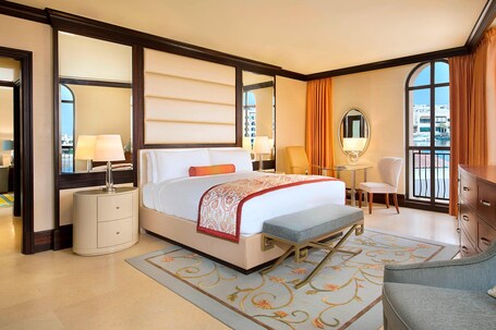 The Ritz Carlton Abu Dhabi, Grand Canal - Image 39