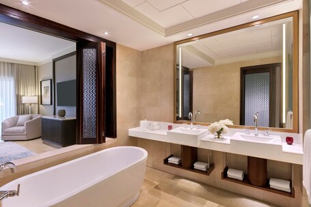 The Ritz Carlton Abu Dhabi, Grand Canal - Image 101