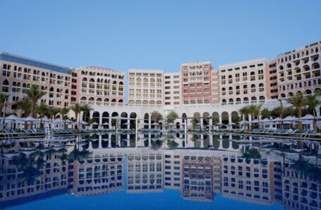 The Ritz Carlton Abu Dhabi, Grand Canal - Image 43