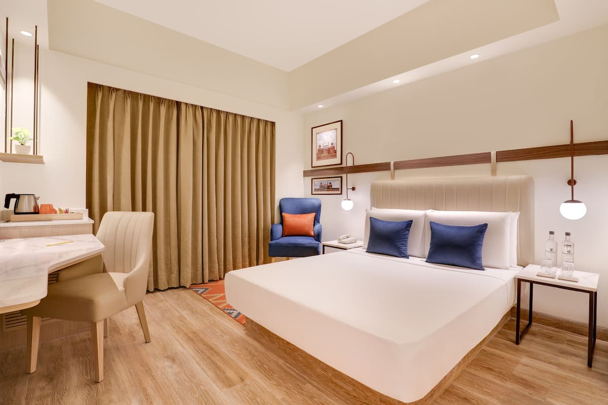 deluxe king room | 1 bedroom, premium bedding, memory-foam beds, minibar