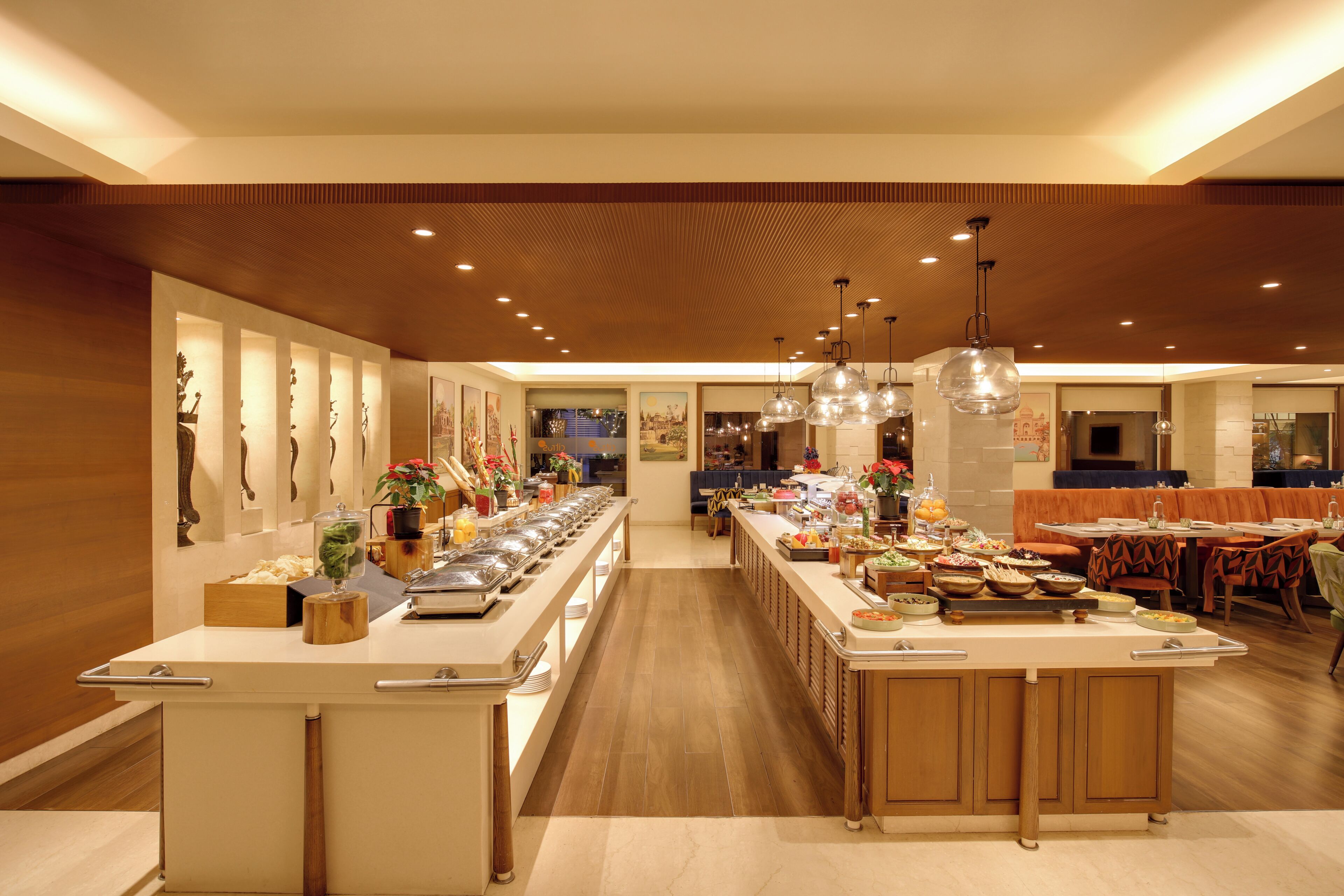 2 restaurants; breakfast, lunch and dinner served 