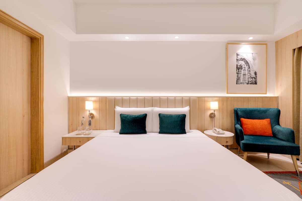 Business King | 1 bedroom, premium bedding, memory-foam beds, minibar