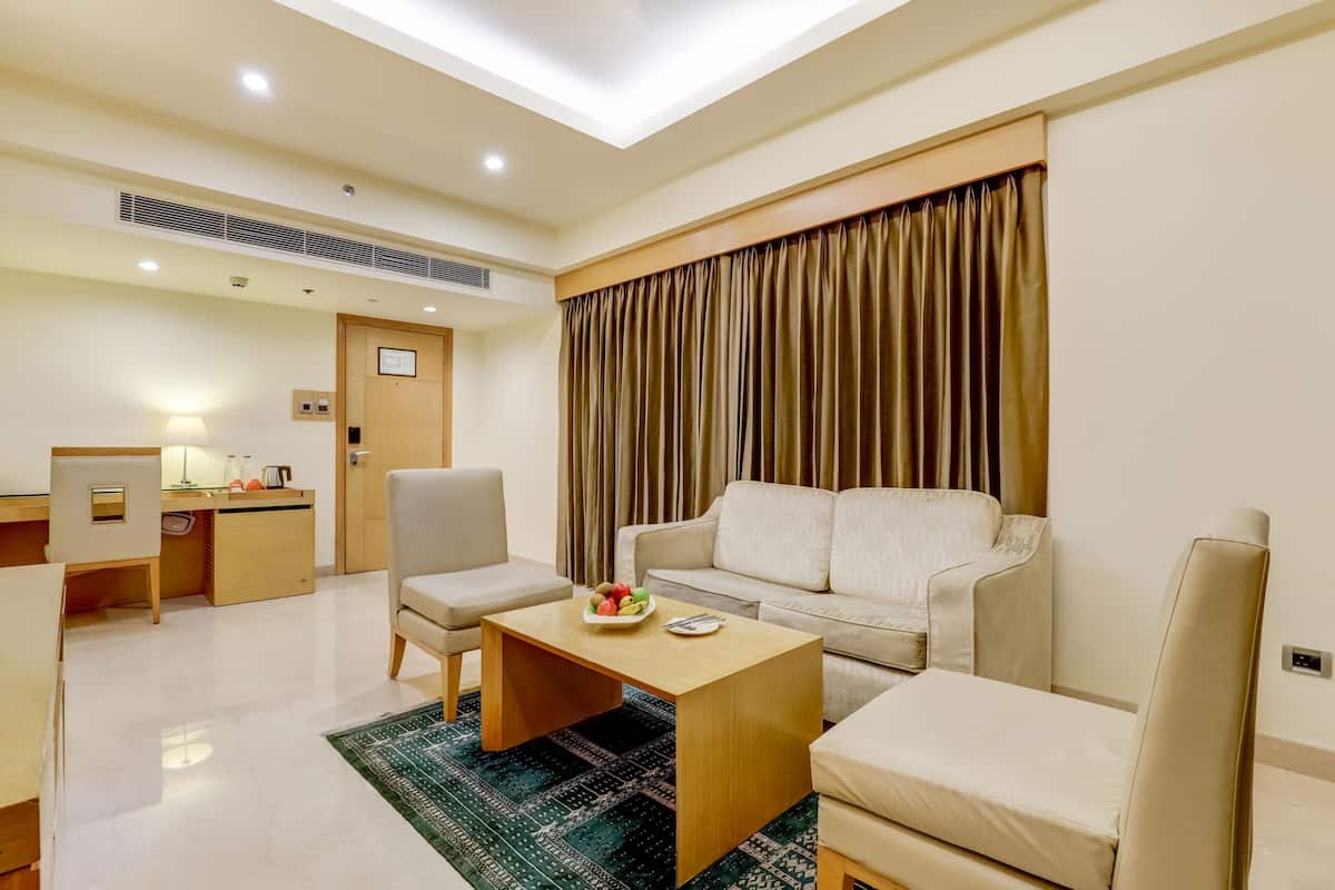 executive suite king | 1 bedroom, premium bedding, memory-foam beds, minibar