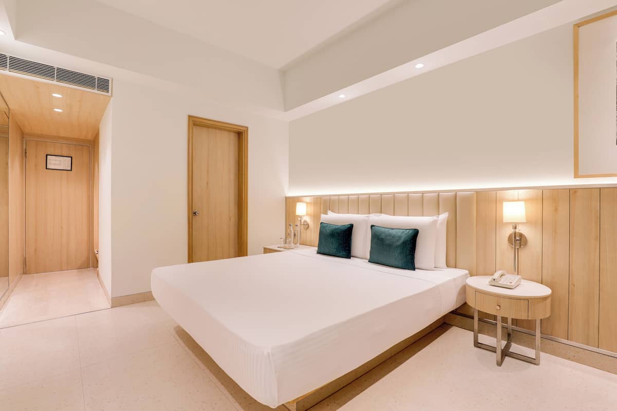 Sengetøy av topp kvalitet, memory foam-senger, minibar og safe på rommet