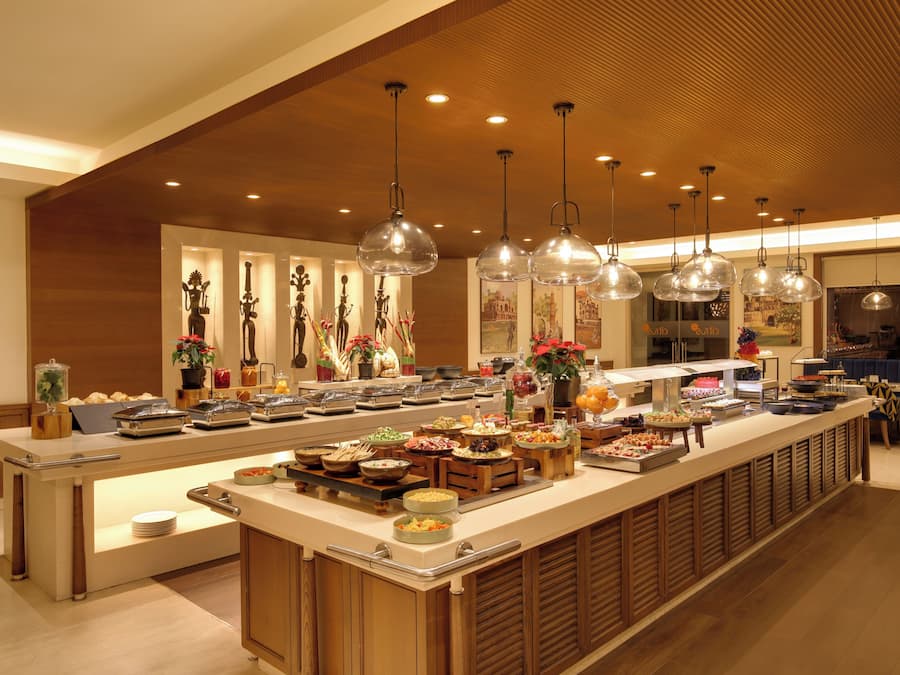 Bữa sáng buffet hàng ngày với phụ phí nhỏ