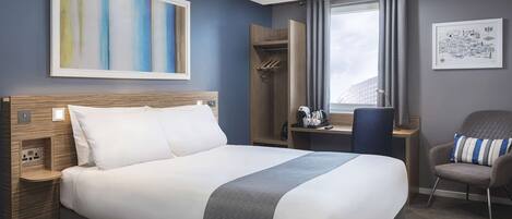 Desk, rollaway beds, WiFi