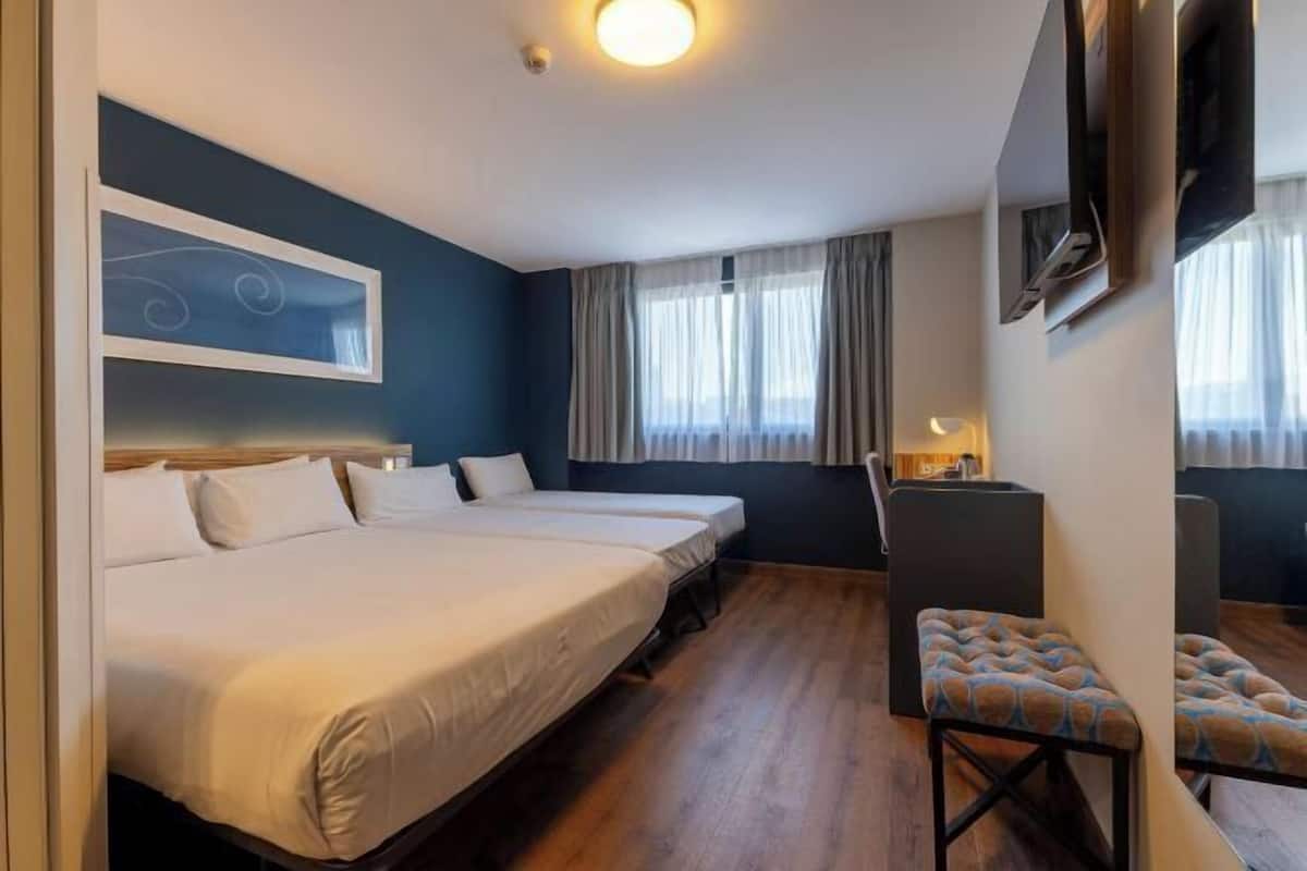 Ropa de cama de alta calidad, edredón, camas con pillow-top y minibar