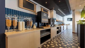 Café da manhã com buffet todos os dias (EUR 12 por pessoa)