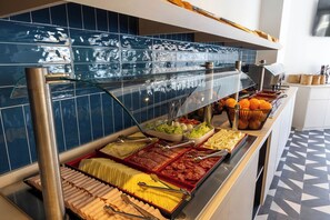 Päivittäinen buffetaamiainen maksusta