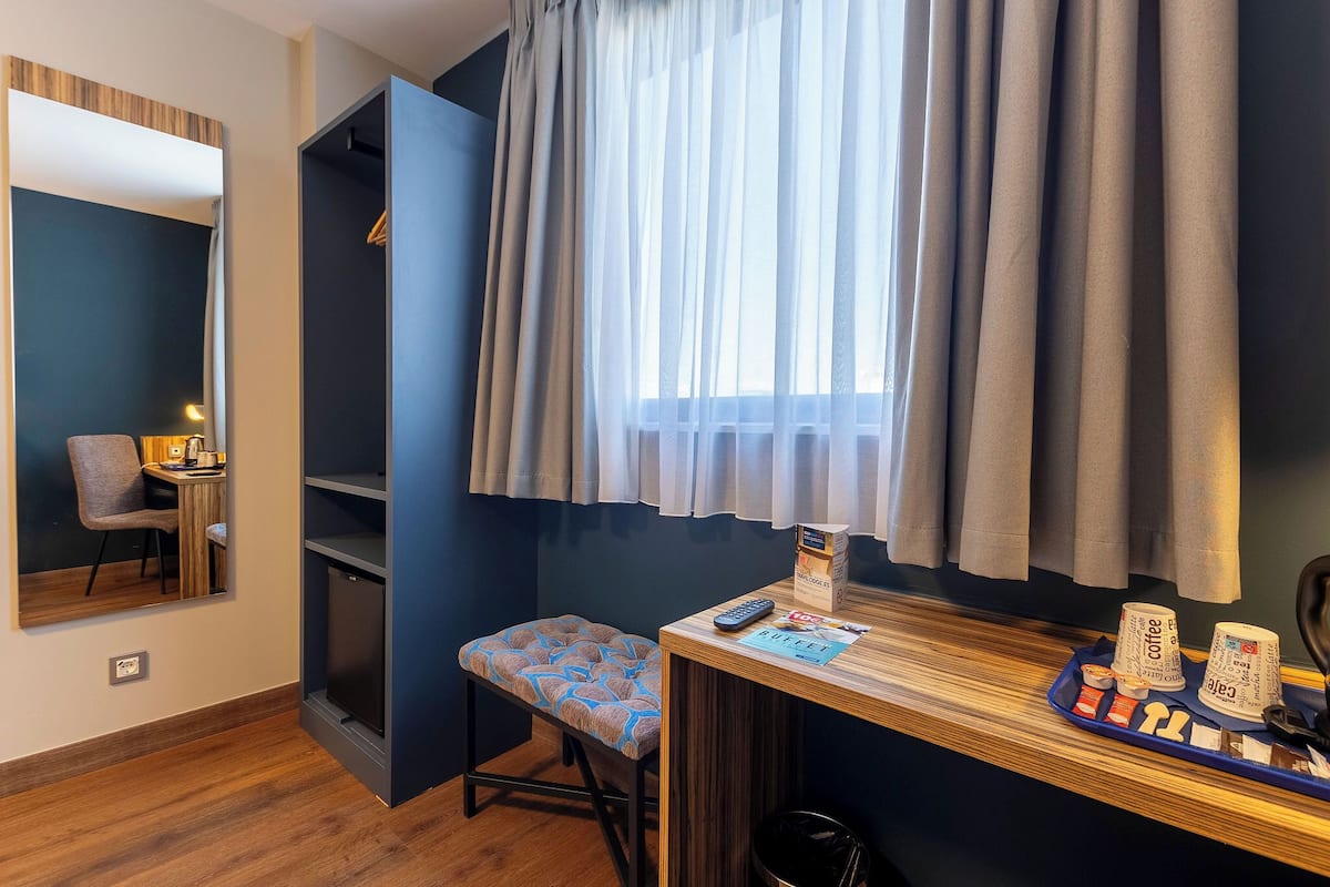 Ropa de cama de alta calidad, edredón, camas con pillow-top y minibar