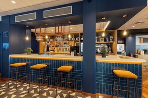 Bar (on property) - Travelodge Barcelona Poblenou (Barcelona)