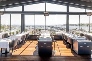 5 restaurants, breakfast, lunch, dinner served; Turkish cuisine - Wyndham Grand Istanbul Kalamis Marina Hotel (Istanbul)