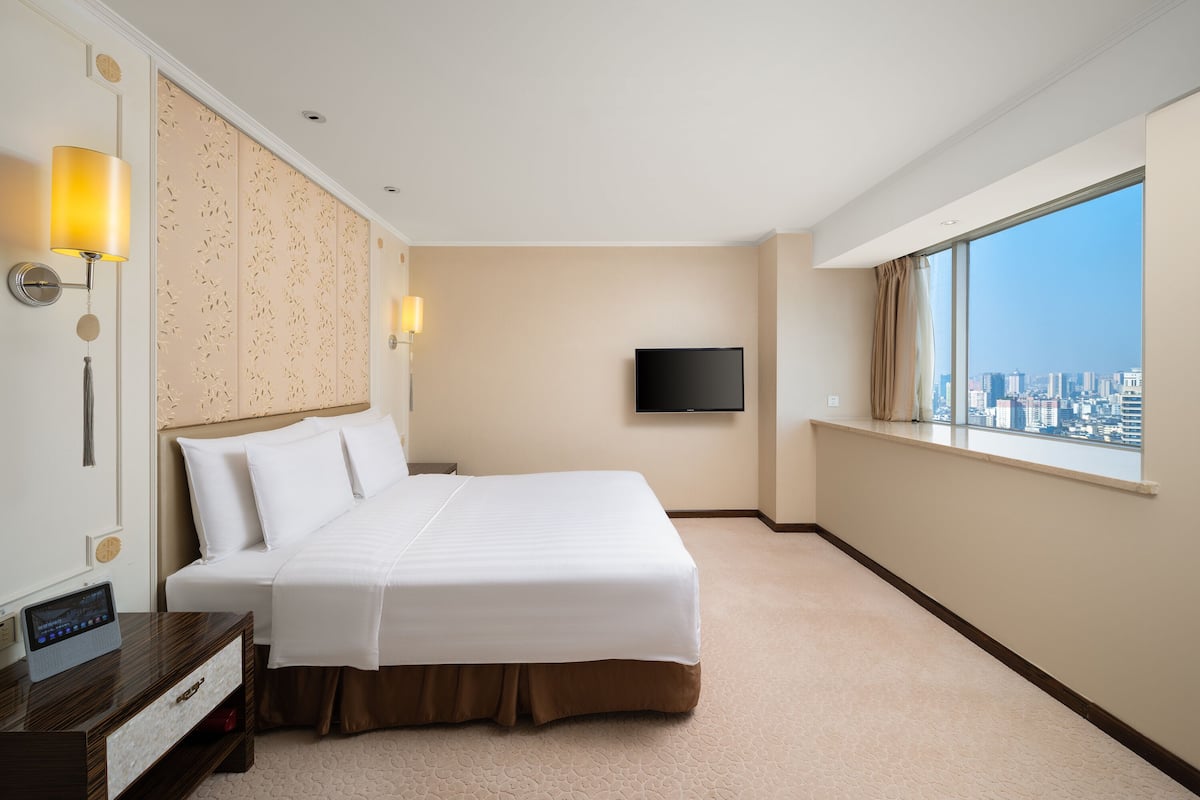 Dorsett Suite | Down duvets, minibar, in-room safe, individually decorated