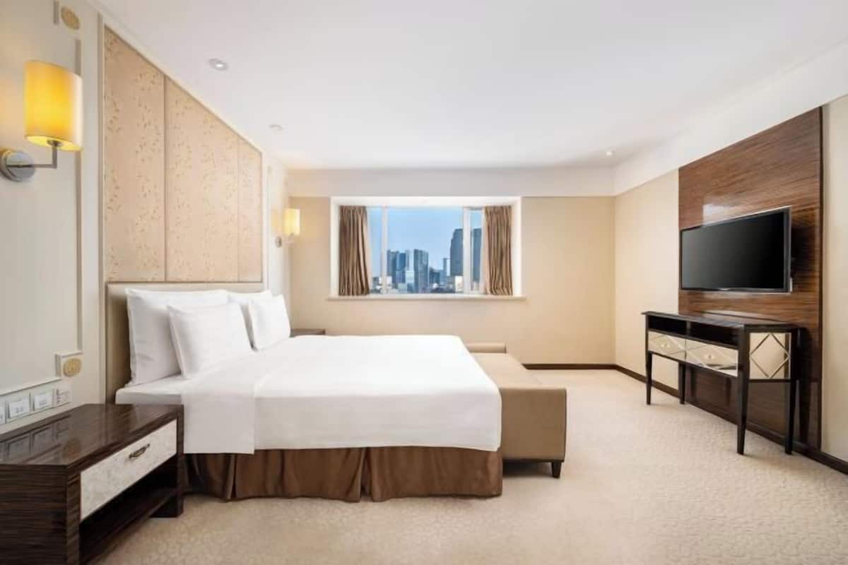 Down duvets, minibar, in-room safe, individually decorated