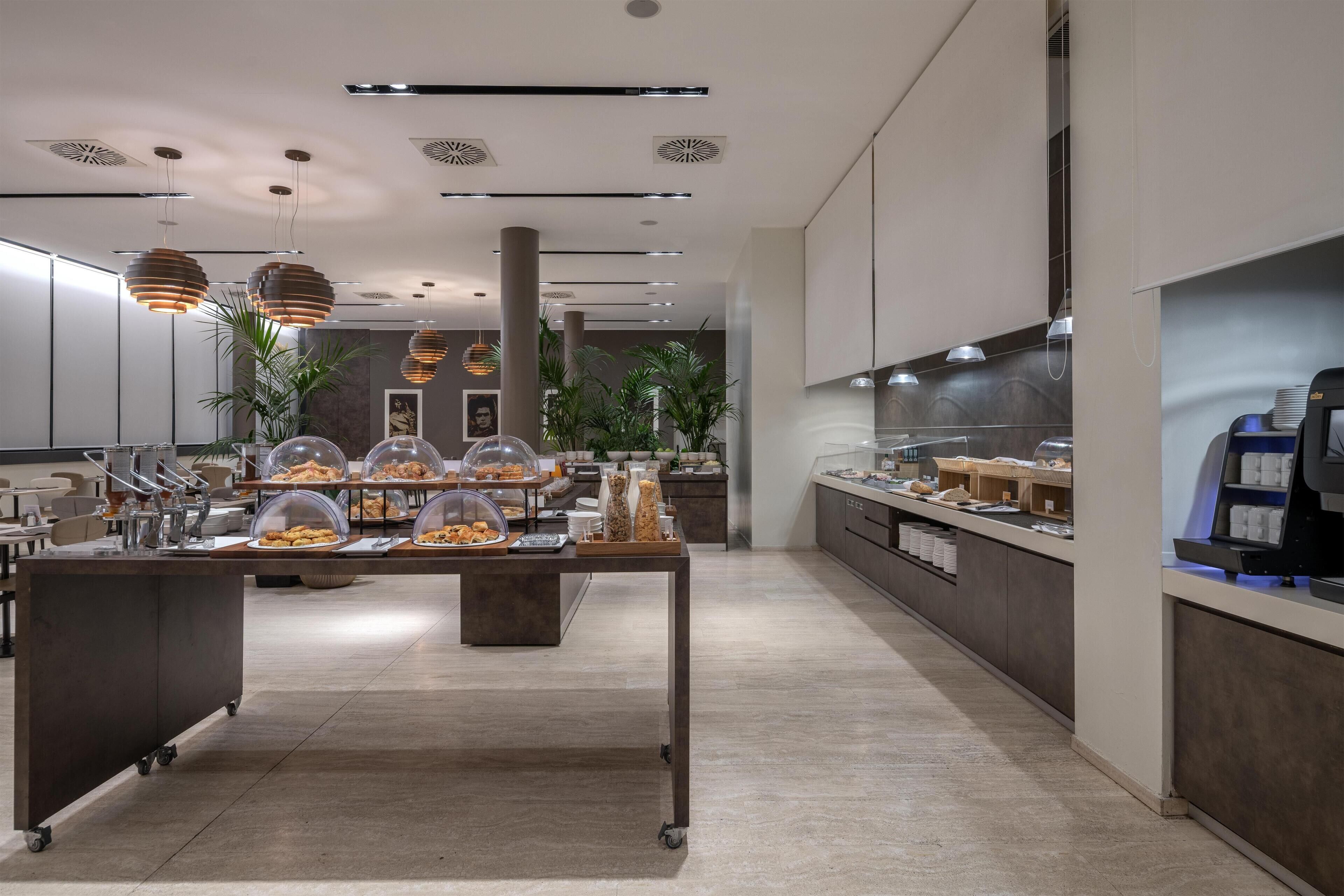 Daily buffet breakfast for a fee