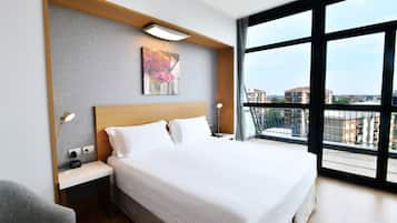 Deluxe-Zimmer, 1 King-Bett | Daunenbettdecken, Minibar, Zimmersafe, schallisolierte Zimmer