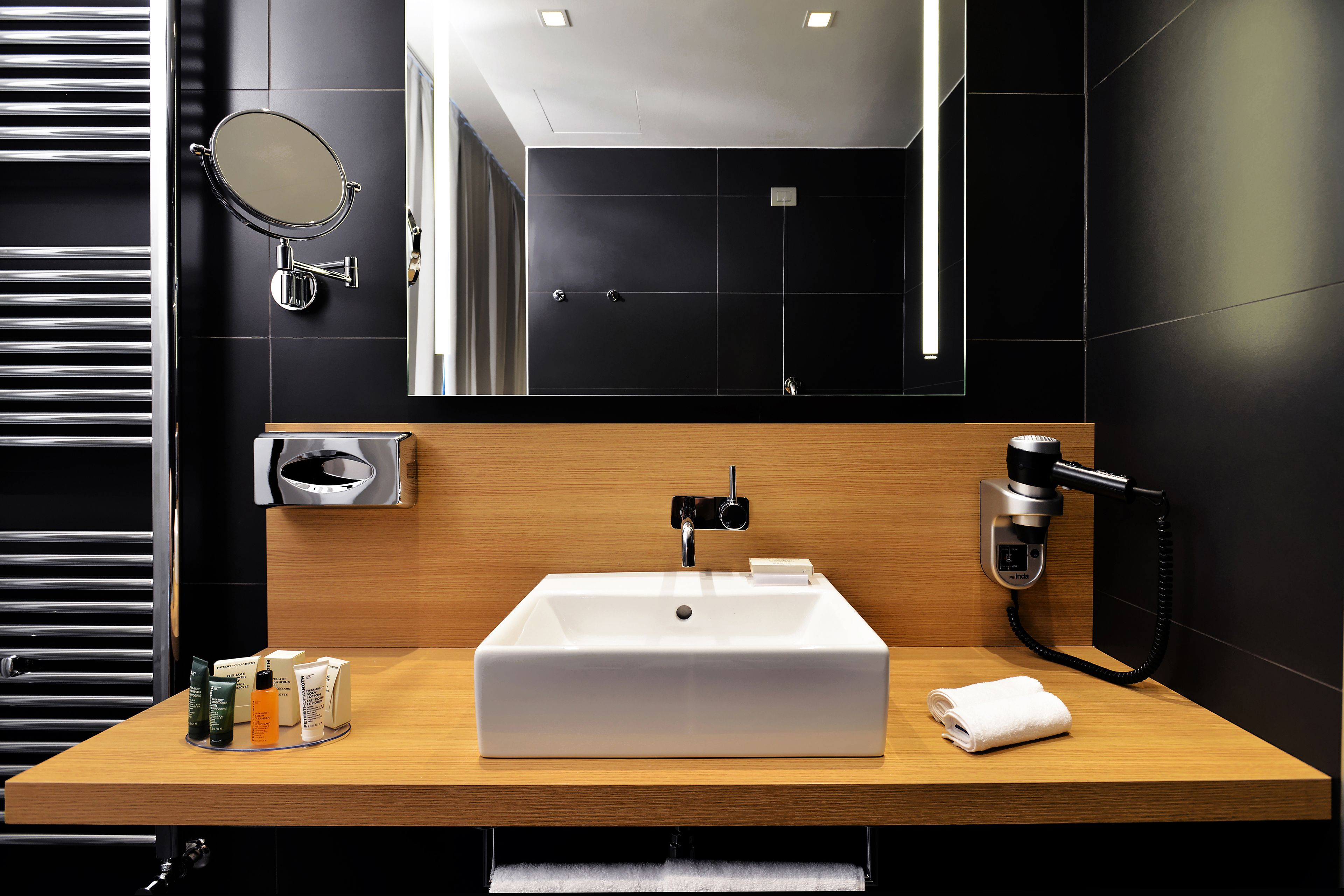 family room, 1 king bed | bathroom | free toiletries, towels