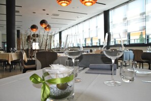 Breakfast, lunch, dinner served; international cuisine  - Hilton Garden Inn Milan North (Milan)