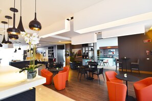 Bar (on property) - Hilton Garden Inn Milan North (Milan)