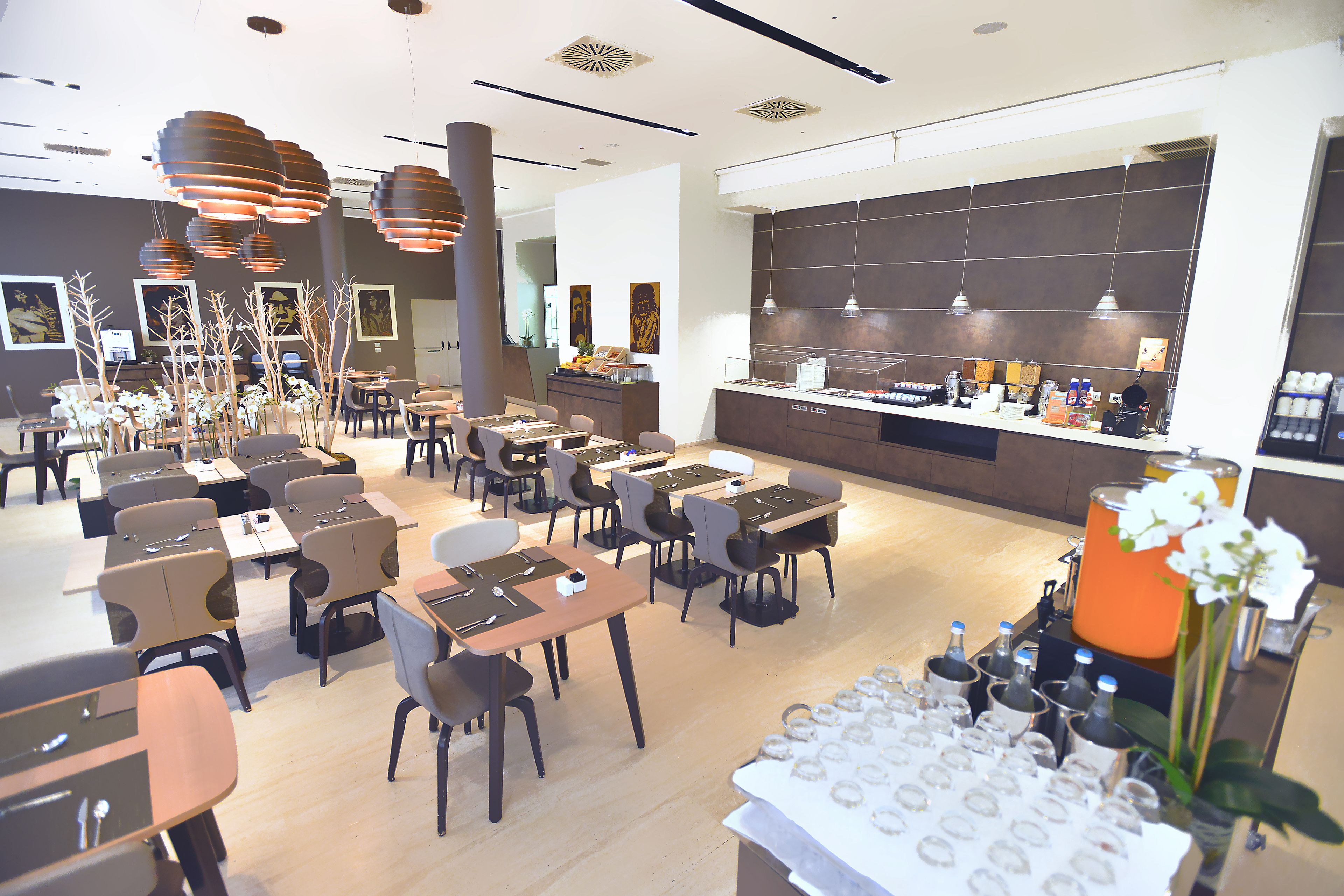 Se ofrece un desayuno bufé (17 EUR por persona)