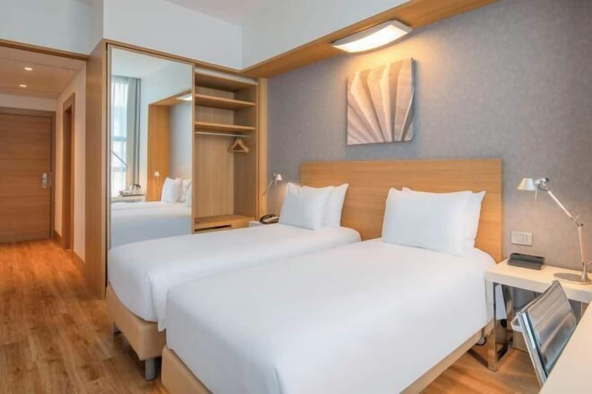 Down duvets, minibar, in-room safe, soundproofing