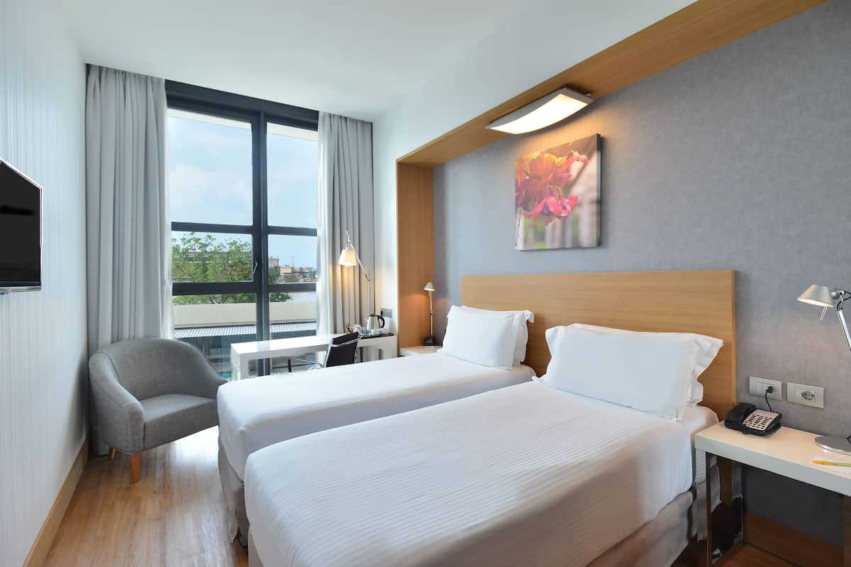 Down comforters, minibar, in-room safe, soundproofing