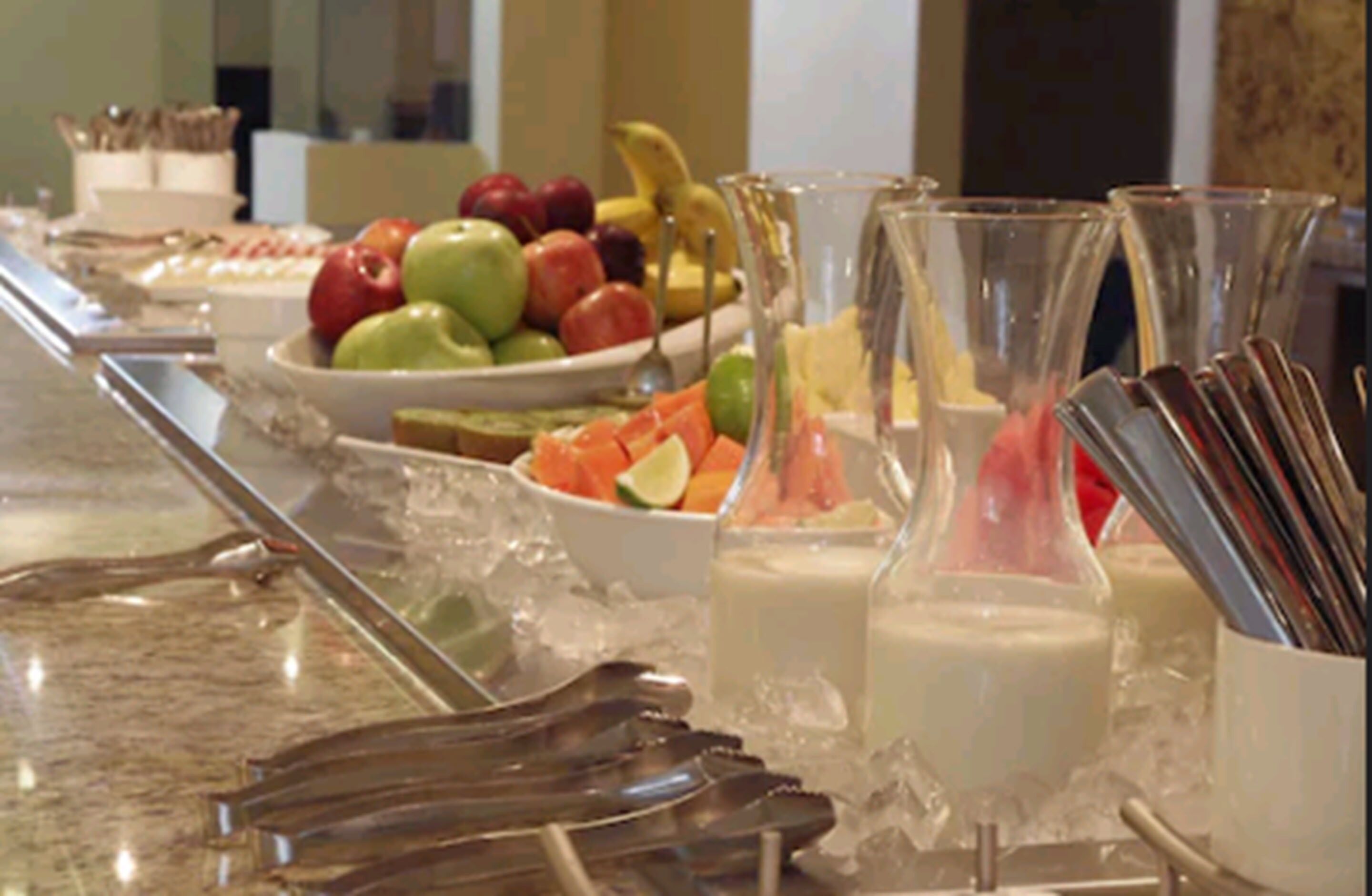 free buffet breakfast