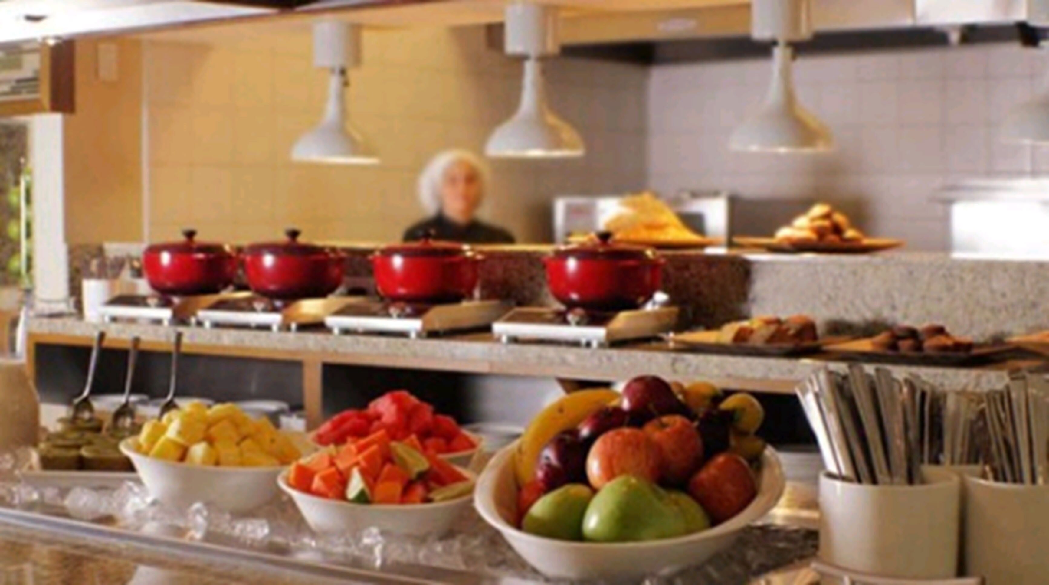 breakfast, lunch, dinner served; international cuisine