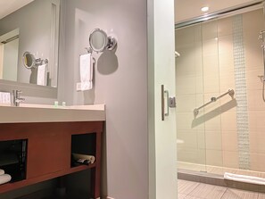 Habitación Premium, 1 cama King size | Baño | Amenidades de baño de diseñador, secadora de cabello, toallas