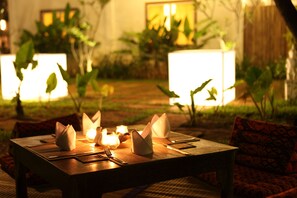 Outdoor dining - The Frangipani Green Garden Hotel & Spa (Siem Reap)