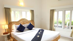 Habitación Deluxe doble, 1 cama de matrimonio grande, vistas a la piscina