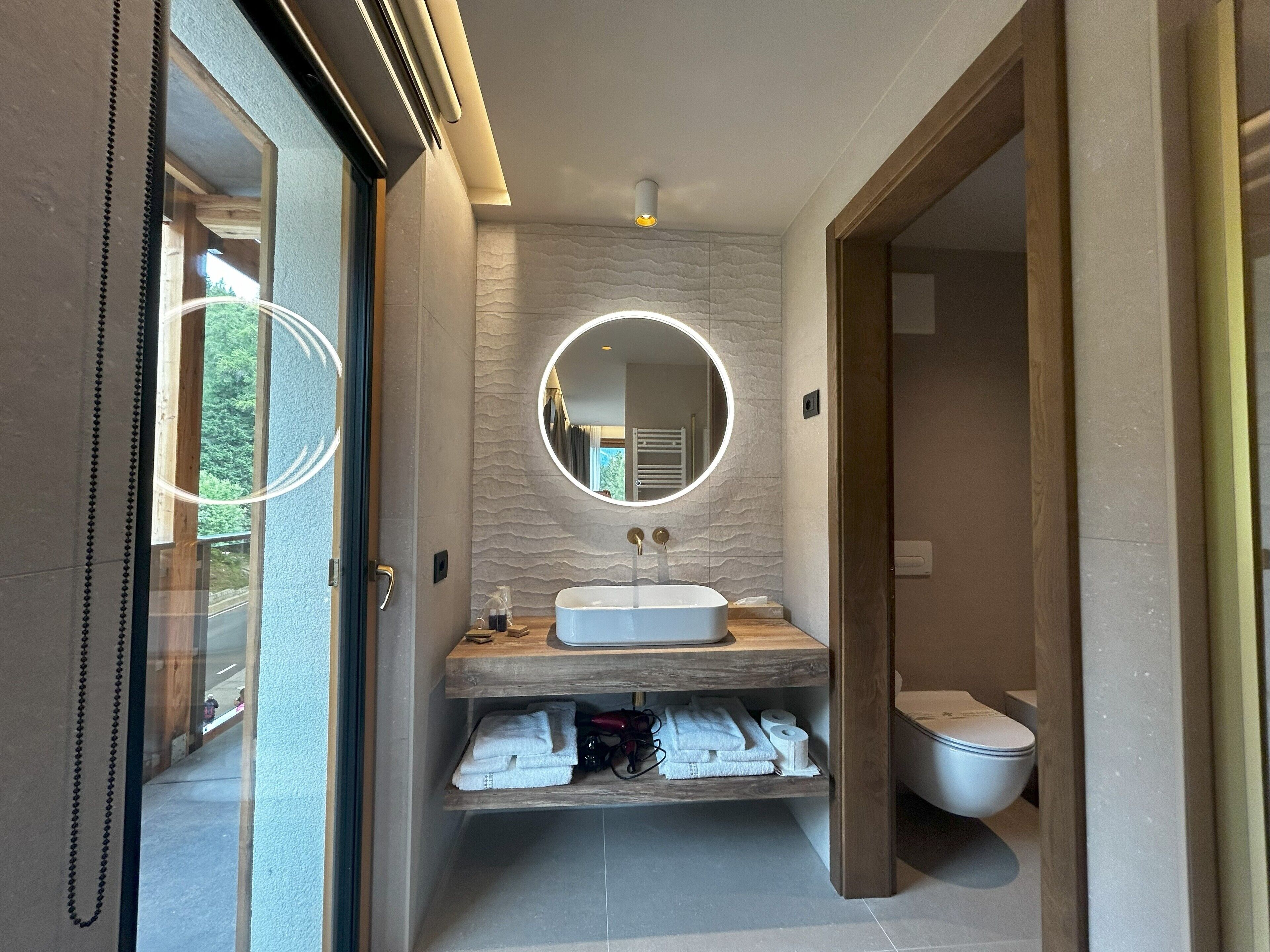 deluxe suite | 1 bedroom, premium bedding, minibar, in-room safe