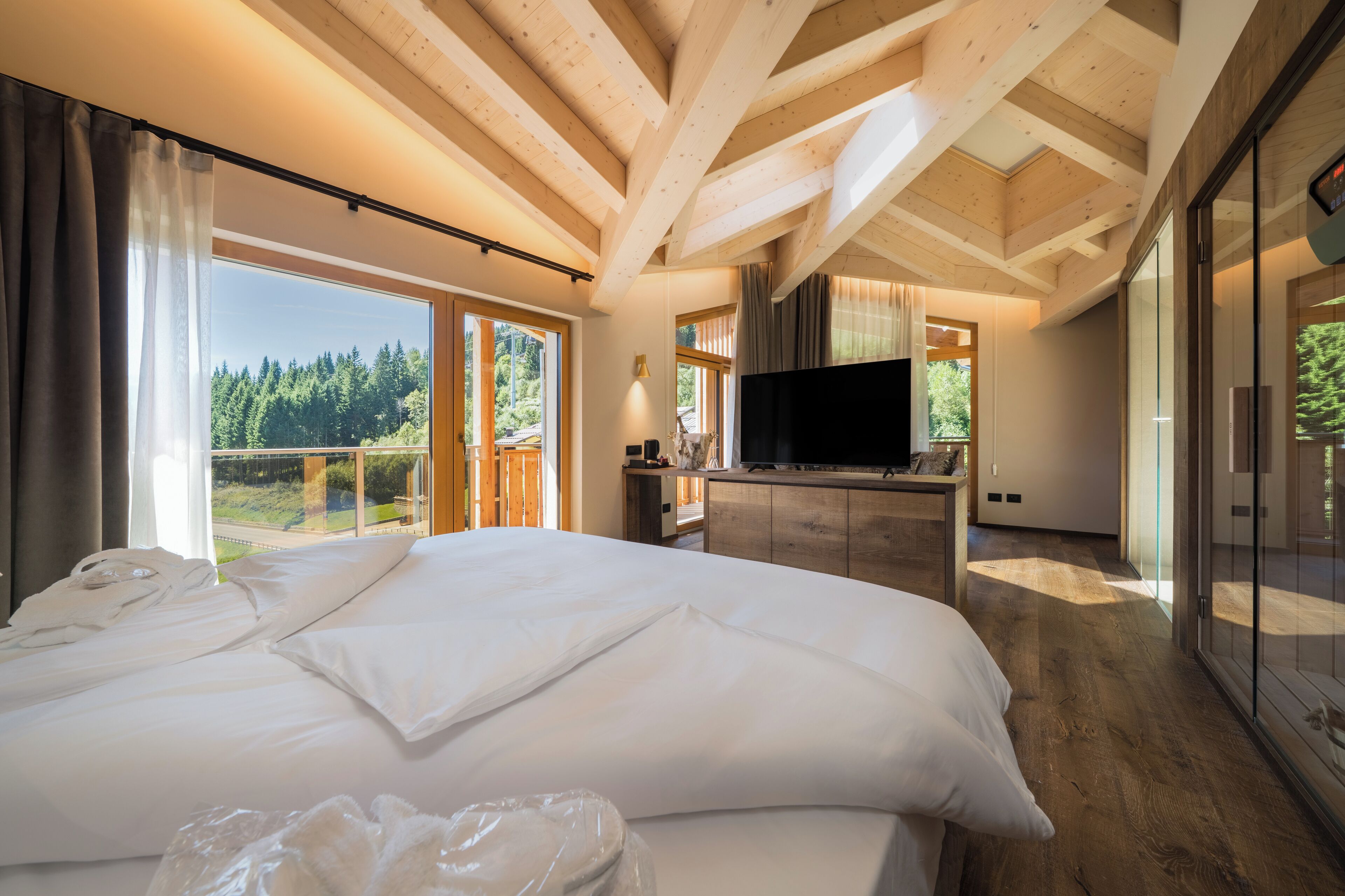 executive suite, mountain view | 1 bedroom, premium bedding, minibar, in-room safe