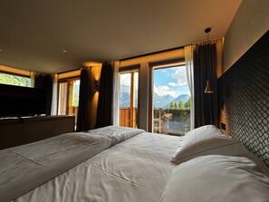 Ropa de cama de alta calidad y minibar 