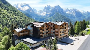 Vista frontal de la propiedad