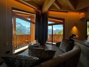 Executive Suite, Mountain View | 1 bedroom, premium bedding, down comforters, minibar