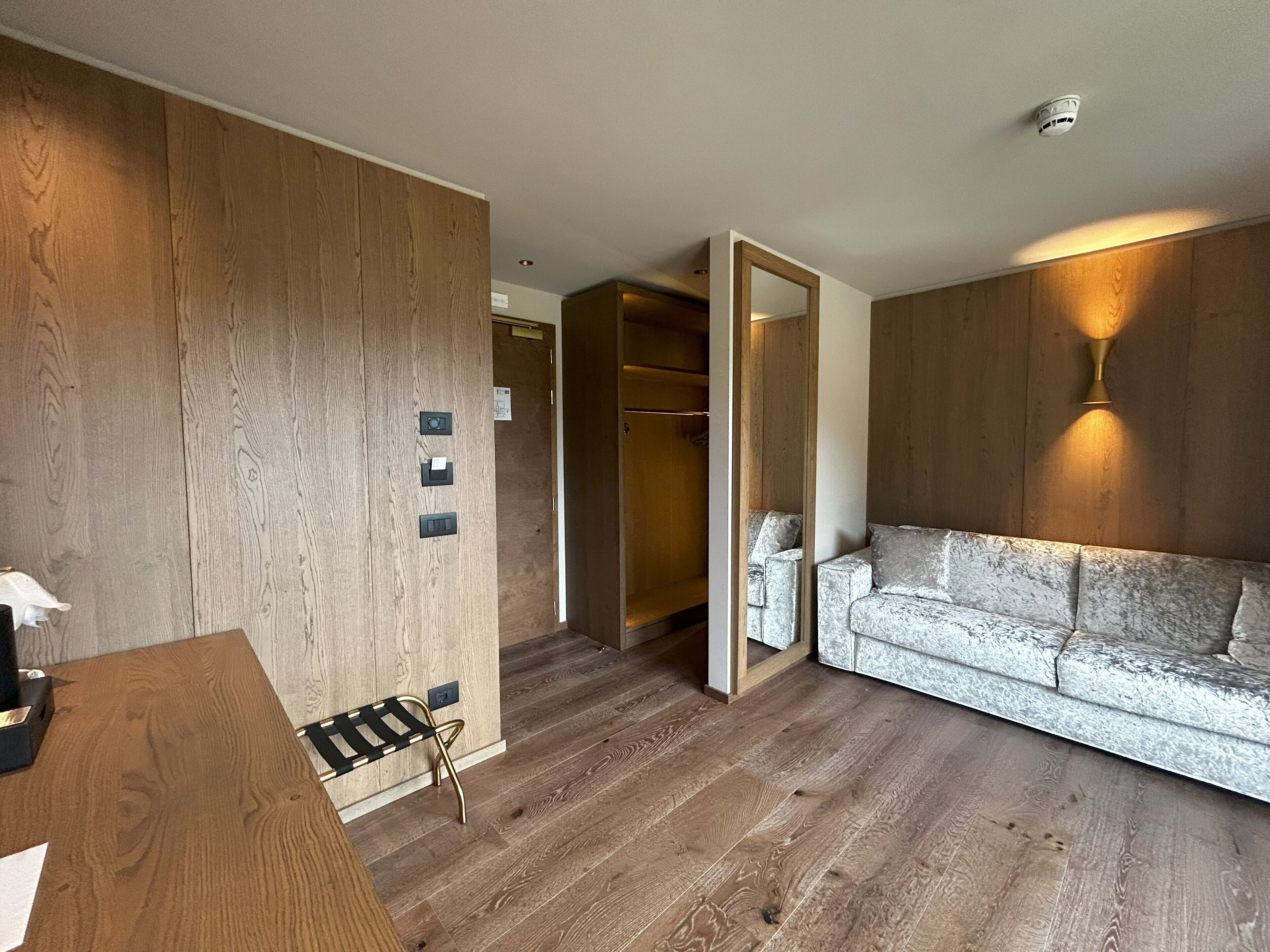 deluxe suite | 1 bedroom, premium bedding, minibar, in-room safe