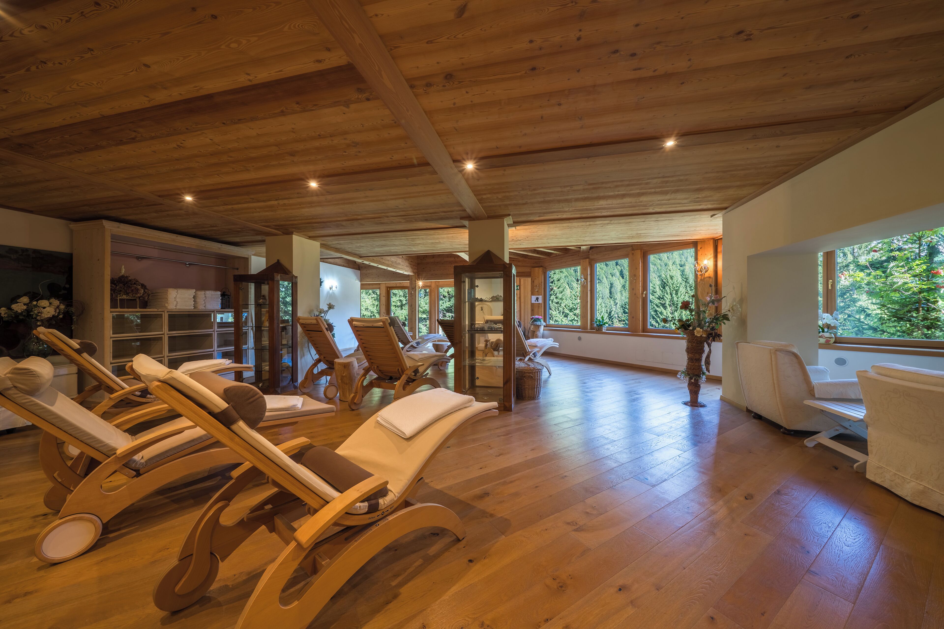 sauna, hot tub, turkish bath/hammam, body treatments, facials