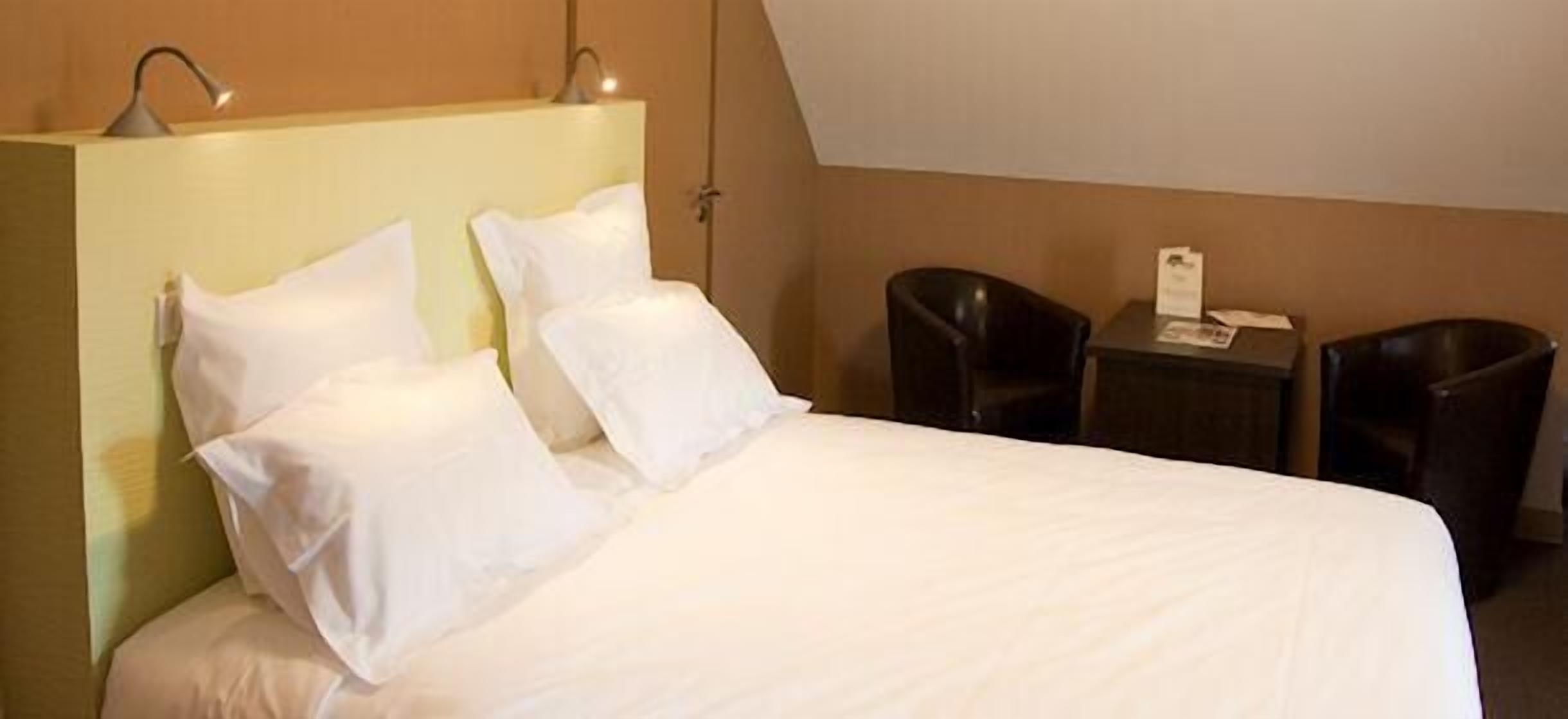 in-room safe, desk, laptop workspace, blackout curtains