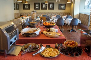 Café da manhã continental todos os dias mediante uma taxa