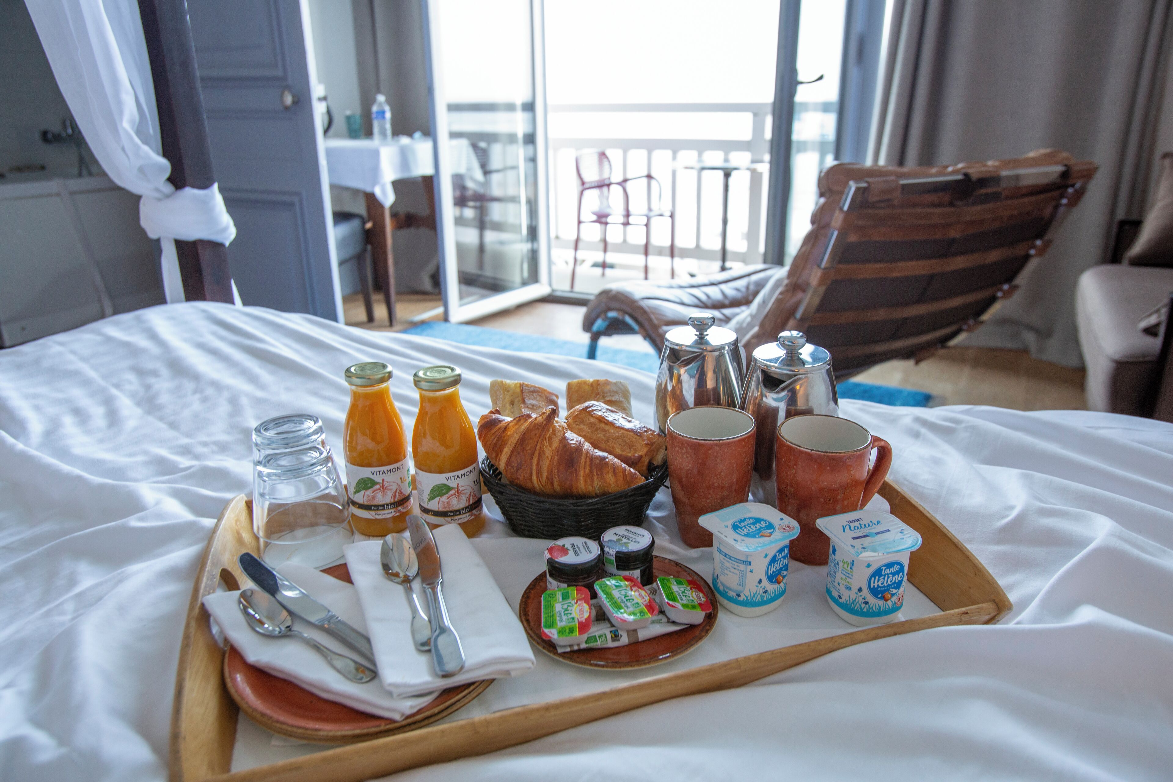 daily continental breakfast (eur 16.5 per person)