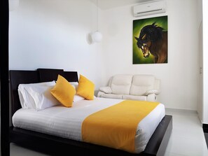 Minibar, in-room safe, individually furnished, desk - Hotel San Jeronimo (Armenia)