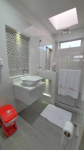 Minibar, in-room safe, individually furnished, desk - Hotel San Jeronimo (Armenia)